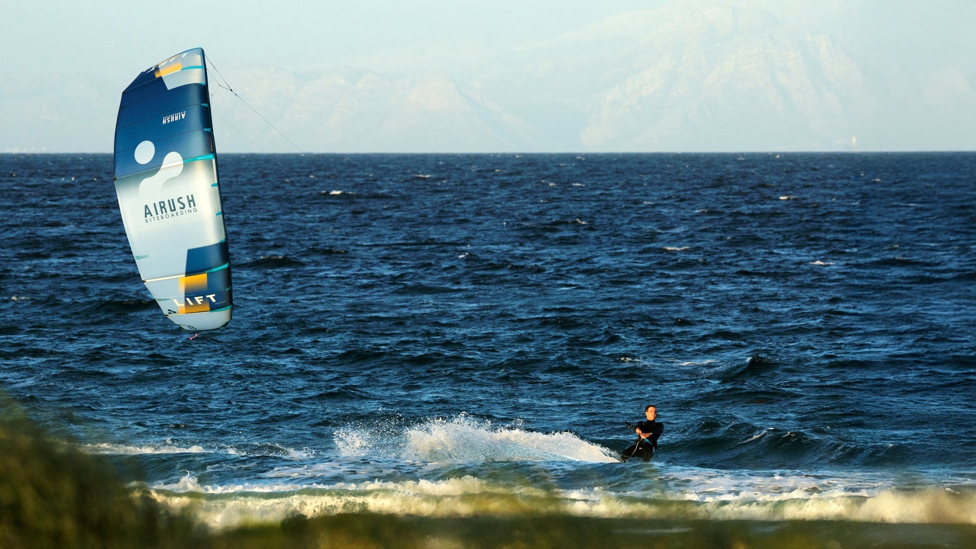 How to Choose Your First Kitesurf Kite If You’re Just Starting (Complete Guide)